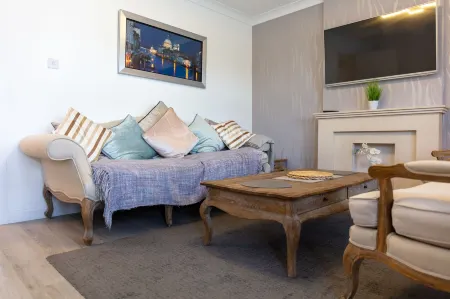 9A Millbrae - Donnini Apartments