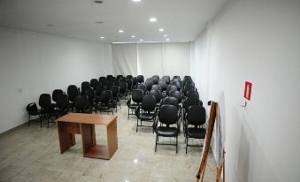 Bombonato Hotel - Fácil Acesso ao Aeroporto e Parque de Exposições Abcz