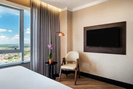 NH Hotel Feira de Santana Отели рядом с достопримечательностью «Feiraguay Shopping Popular»