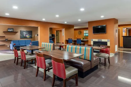 Comfort Inn Garner Clayton I-40 Отели рядом с достопримечательностью «Клейтон DC»