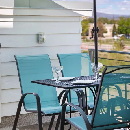 Elegant Townhome Near Old Town, Breweries and River!