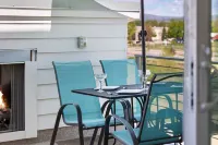 Elegant Townhome Near Old Town, Breweries and River! Hotels in Fort Collins
