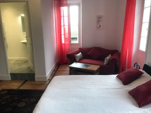 Au Plech Hotels in Seissan