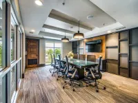 Trendy 1Br King Suite Close to Downtown w Fast Wifi - parking