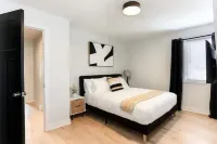 Lofty Urban Retreat Hotel dekat Toyota Park (Bridgeview Stadium)