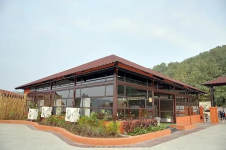 Statue of Unity - Tent City Отели рядом с достопримечательностью «Стейтью Оф Юнити»