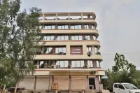 FabHotel Siddharth Inn - Nr Siddharth Bunglows  호텔