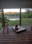 Cozy Cabin on Lake- Very Private, Kayaks/Canoe,Fire pit,Pet Friendly, Relaxing