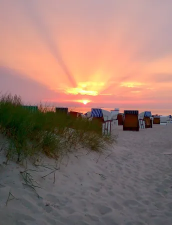 Apartment Stylish + Cozy, in 3 Minutes at the Sea or in the Center :) with Parking Space Отели в г. Варнемюнде