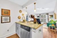 Emerald Suite near Truist Park / Free Parking