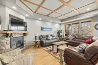 Centrally Located Luxury Home right on Rock Creek perfect for Large Groups