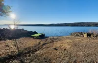 Four-Season Retreat by the Lake; pet friendly!