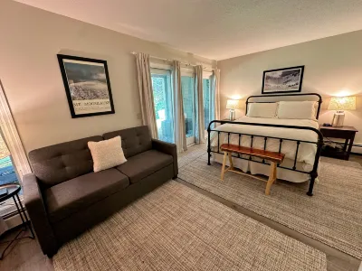 Ski-in Ski-Out Access and Stunning Mountain Views - Cozy Retreat Hotels near Omni Mount Washington Resort Bretton Woods Golf Course