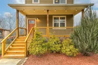 Spacious Living and Modern Amenities - Charming Contemporary Escape Hotel di Reems Creek