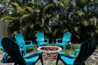 Spacious Townhome with Fire Pit and Backyard Oasis - Inviting Retreat