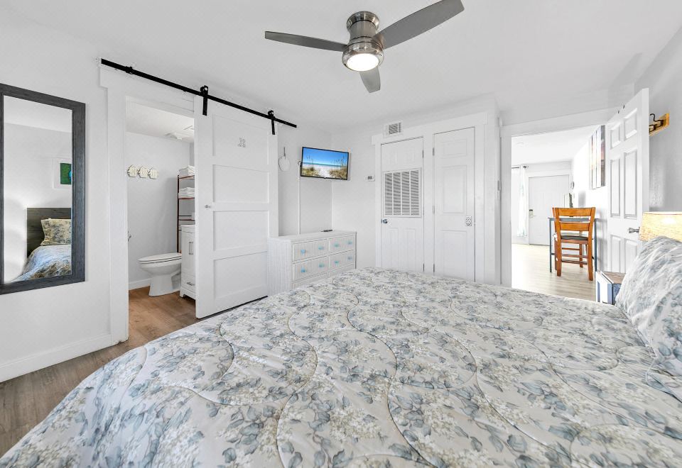 Floating Limestone Step Charming Coastal Oasis with Beach Access - Cozy and Stylish Retreat ...
