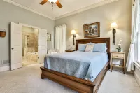 Scenic Lake Views and Access to Resort Amenities - Tranquil Cottage Retreat
