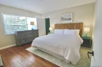 Lush Landscaping and Heated Pool - Gorgeous Oasis Retreat