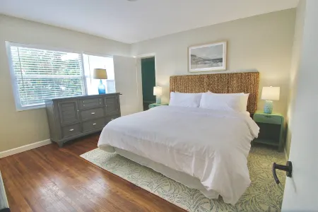 Lush Landscaping and Heated Pool - Gorgeous Oasis Retreat