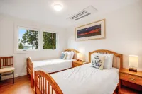 Bayfront apartment with private patio, beach access, water views, AC & W/D Hotels in Port Ludlow