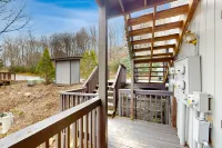Sugar Mountain villa w/mountain & valley views, wood fireplace & close to trails Hotels in Avery County