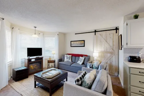 Condo in the heart of town near skiing - less than a mile to Okemo Mountain Hotels in Ludlow