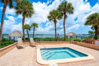 Stunning Water Views and Spacious Lanai - Elegant Island Haven