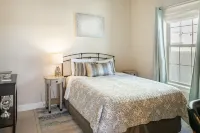 Chic Condo Steps from Bentonville Square Hotels in Bentonville