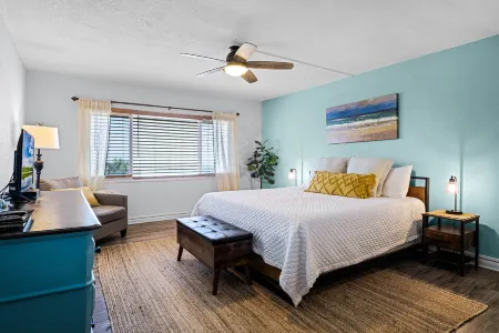 Ocean View and Relaxing Pool - Charming Oceanfront Haven Отели рядом с достопримечательностью «Marine Discovery Center»