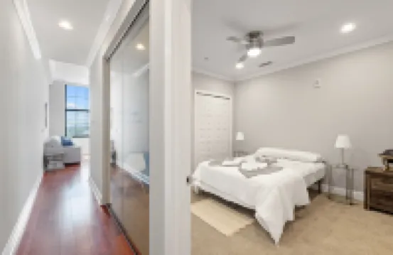 Rooftop Pool, Fitness Center and Concierge Service - Chic Oasis