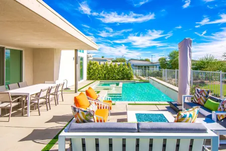 Private Heated Pool, Hot Tub and Gourmet Kitchen - Luxurious Oasis Отели рядом с достопримечательностью «Indian Wells Golf Club»