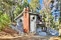 Moose Tracks Hideaway Hotels in Crestline