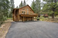 Exquisite Hot Tub and Spacious Living Areas - Stunning Alpine Retreat
