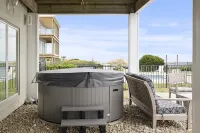 Oceanfront Paradise - Elevator, Pool, Foosball, Shuffleboard