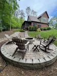 Bourbon Bear ~ A Luxury Cabin ~ Rustic, Charming & Cozy in the Heart of Townsend