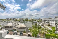 Harbor-View Haven with Rooftop Deck & Breakfast