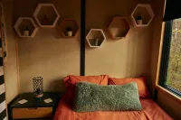 All-Inclusive Culinary Experience and Cozy Tiny Houses - Charming Nature Retreat Hotels in Cambridge