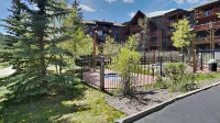 Cozy Condo with Outdoor Hot Tubs and Scenic Views - Charming Mountain Retreat