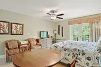 Gorgeous Oasis Retreat - Jacuzzi, Swimming Pool, Balcony Hotels in Dunedin
