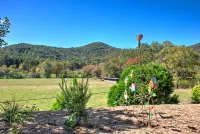 Gorgeous Mountain Views and Hot Tub - Inviting Asheville Retreat