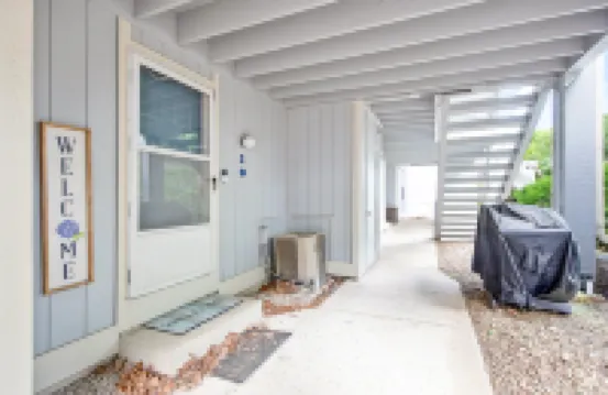 Two Balconies and Community Pools - Stunning Lakefront Haven