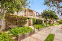 Ocean View Balcony and Designer Interiors - Stunning Coastal Retreat