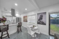 Spacious Retreat - Private Pool, Outdoor Living Area Hotels in Biscayne Park