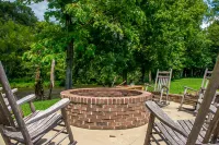 Stylish riverfront gem near town/hiking with pool & firepit  - dog-friendly Hotels in Blount County