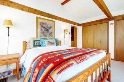 Country townhome next to golf course with mountain view & vaulted ceilings Hotels near Grand Teton National Park
