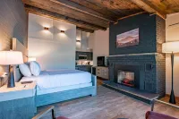 Kitchenette and Deck with Mountain Lake Access - Cozy Retreat