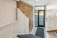 3 Bdrm 3 Full Bath Tower View walk up