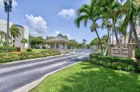 Escape to Paradise- Short walk to Jupiter beach