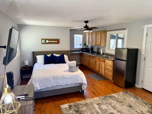 Private Retreat For You w/HEATED Pool, Private Dock,  Activity gym, 100 acres!