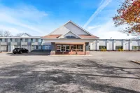 Suburban Studios Hotels near Loomis Park